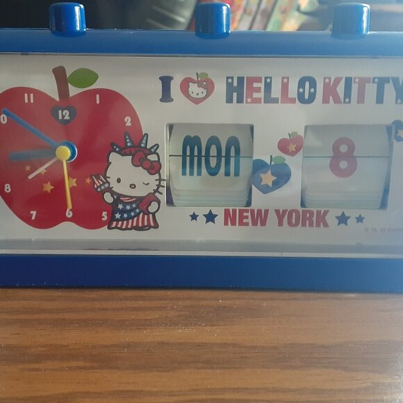 Hello kitty in New York Retro Clock Calendar - Picture 1 of 8